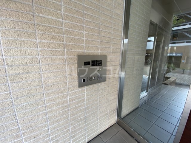 22/30 エントランス