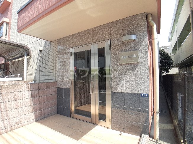 21/30 エントランス