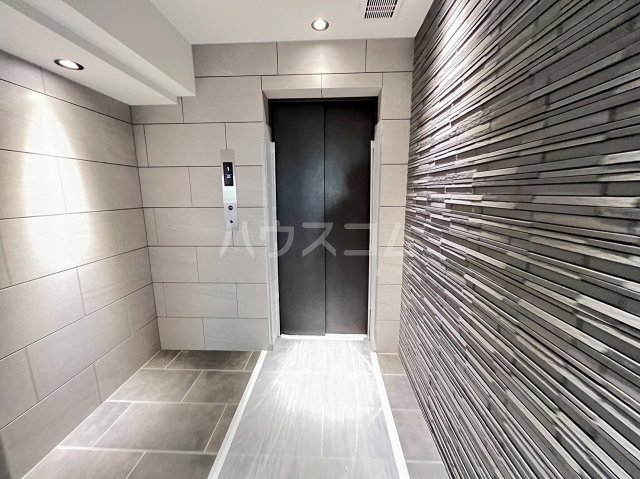 26/30 エントランス