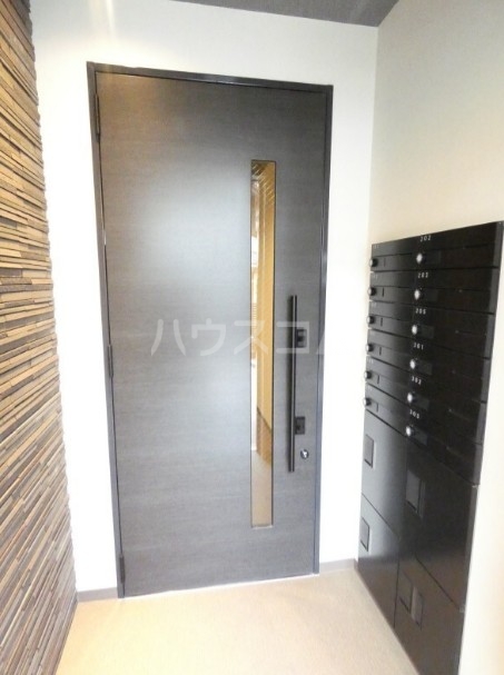 13/14 エントランス