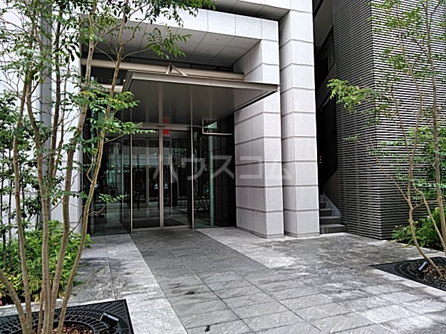 21/30 エントランス