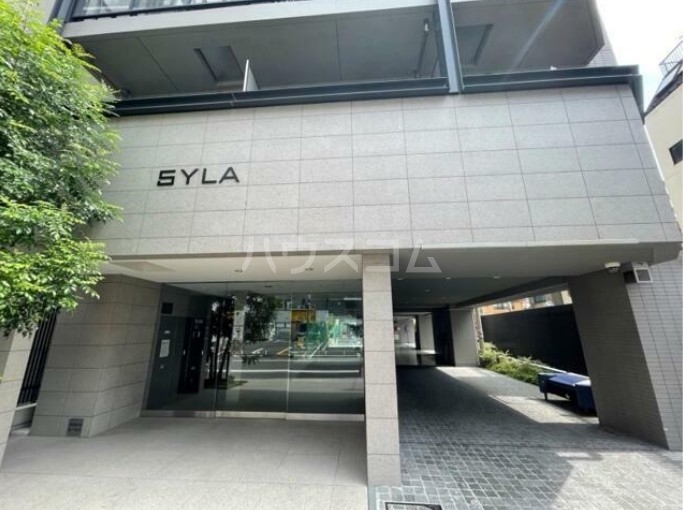 24/30 エントランス