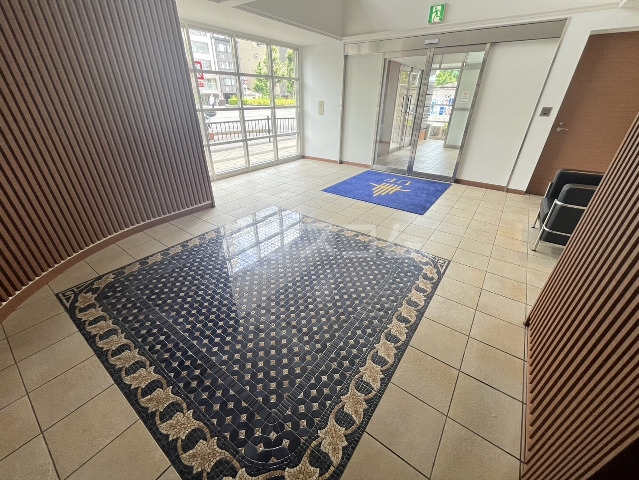 23/30 エントランス