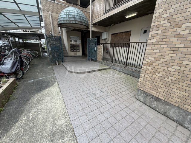 25/30 エントランス