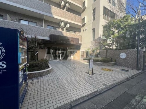 13/23 エントランス