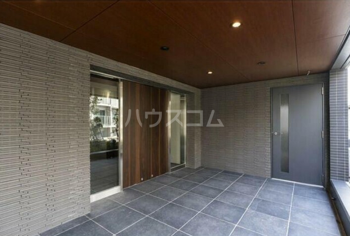 2/5 エントランス