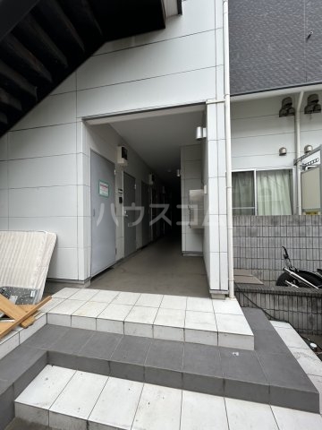 24/30 エントランス