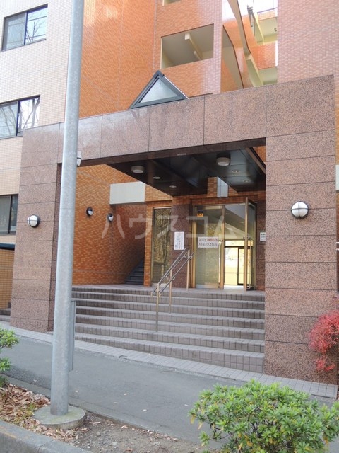 21/30 エントランス