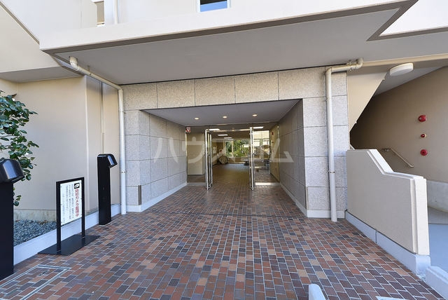 28/30 エントランス