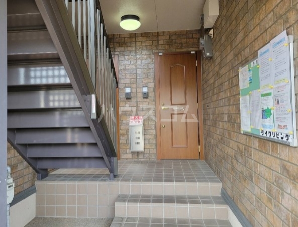 21/30 エントランス