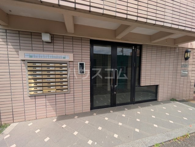 25/30 エントランス