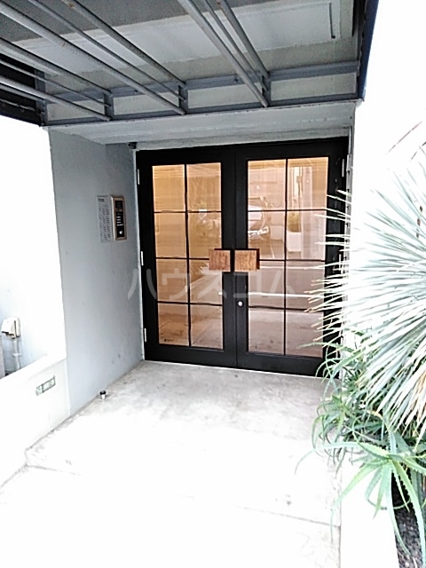 28/30 エントランス