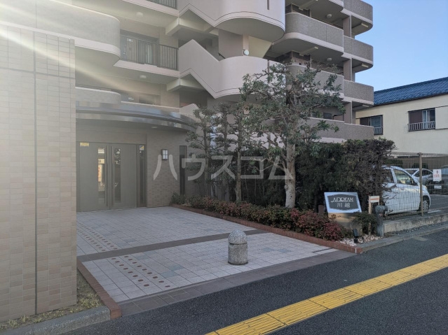 22/28 エントランス