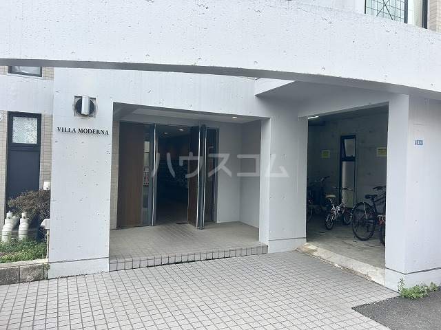 28/30 エントランス