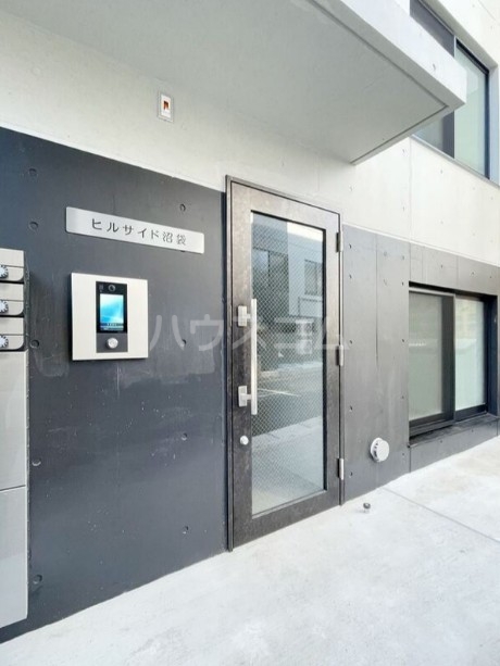 26/28 エントランス