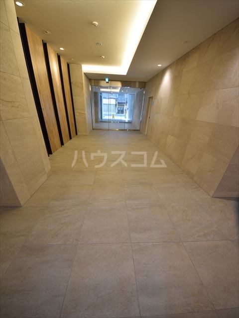 28/30 エントランス