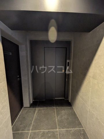 24/27 エントランス