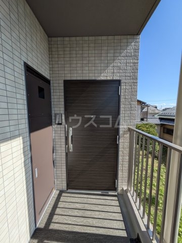 25/27 エントランス