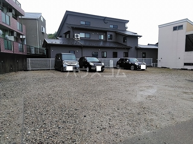 26/28 駐車場