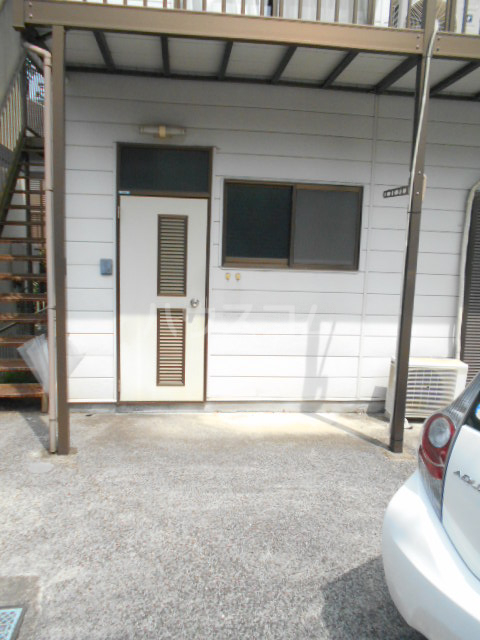 18/29 エントランス