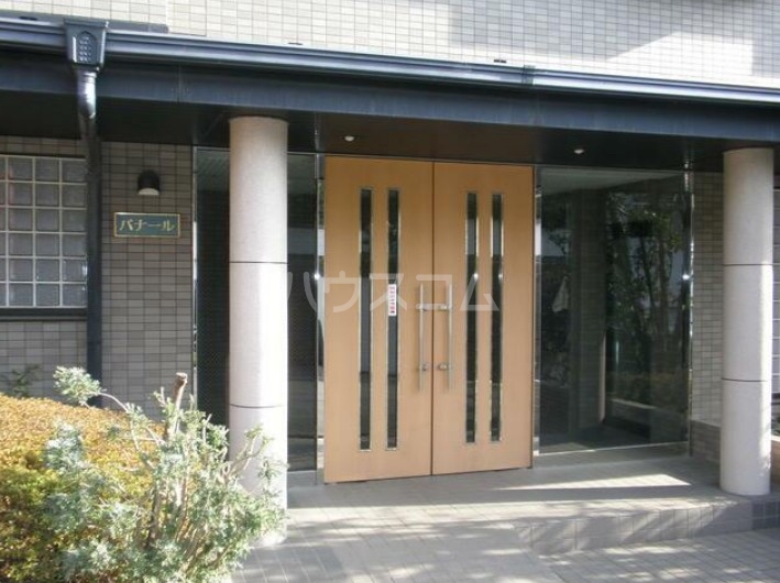 13/18 エントランス