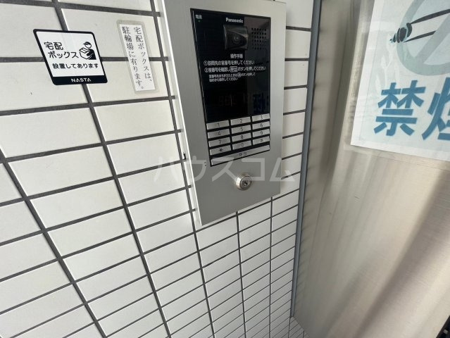 26/30 エントランス