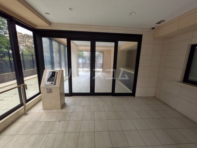 24/26 エントランス