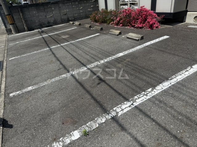 2/3 駐車場