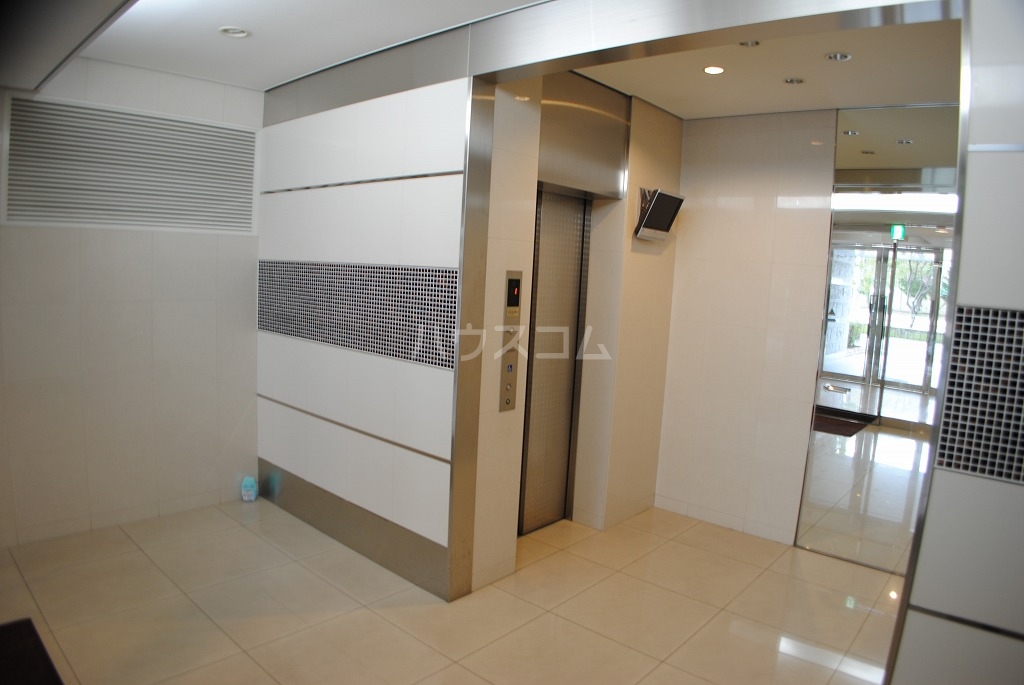 23/30 エントランス