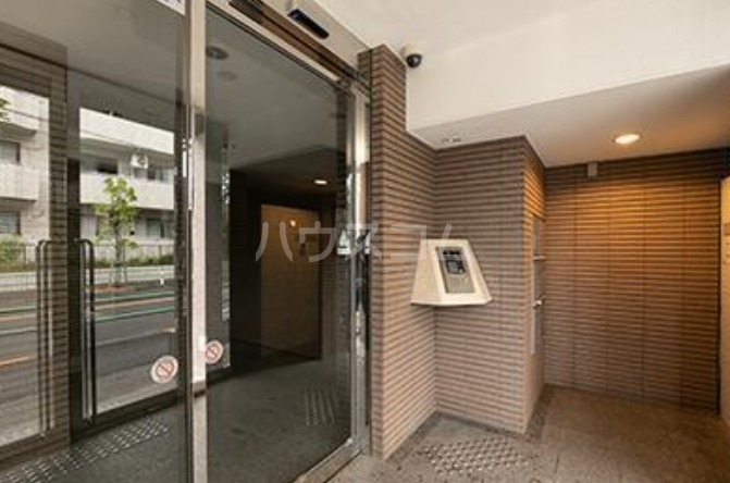 20/30 エントランス