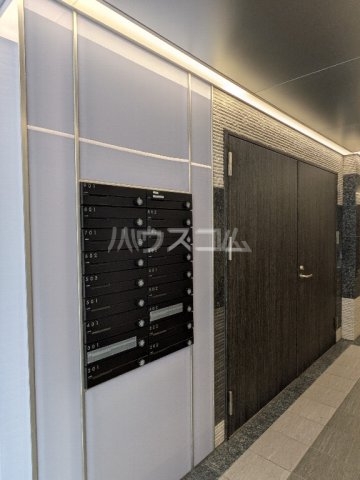 27/30 エントランス