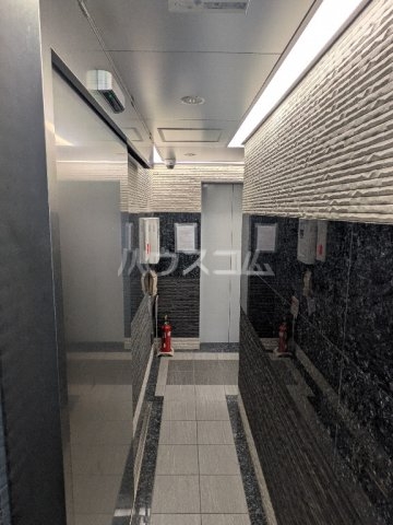 28/30 エントランス