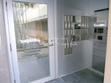 26/30 エントランス