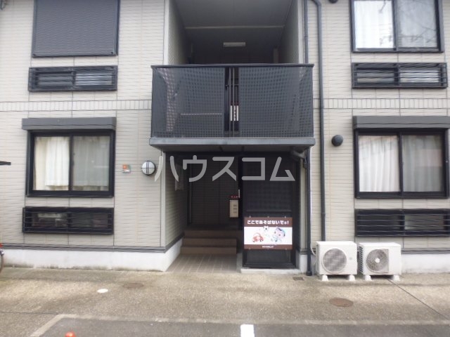 19/27 エントランス