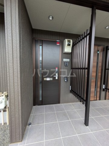 27/30 エントランス