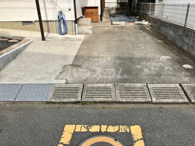 16/18 駐車場