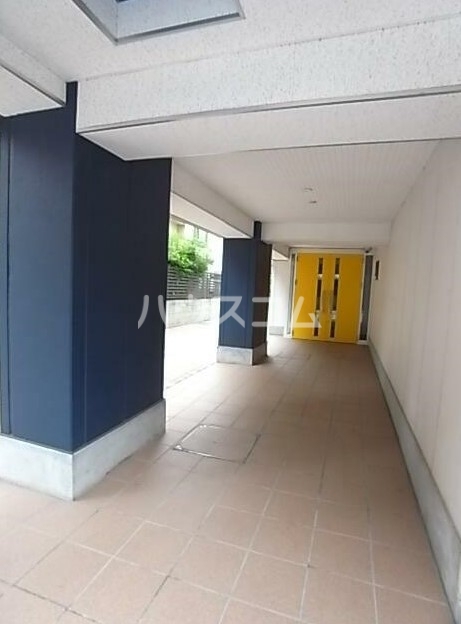 16/21 エントランス