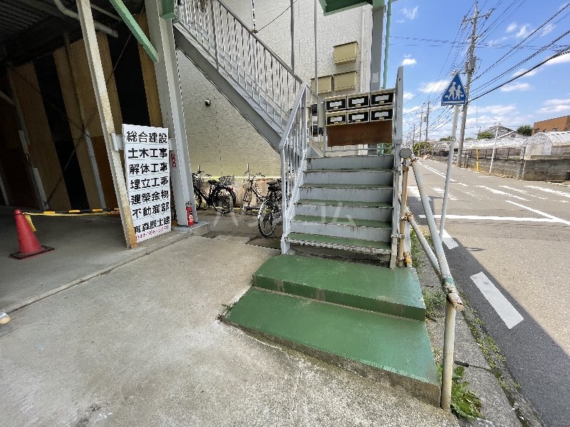 21/23 エントランス