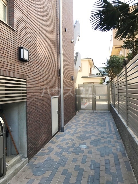 20/26 エントランス