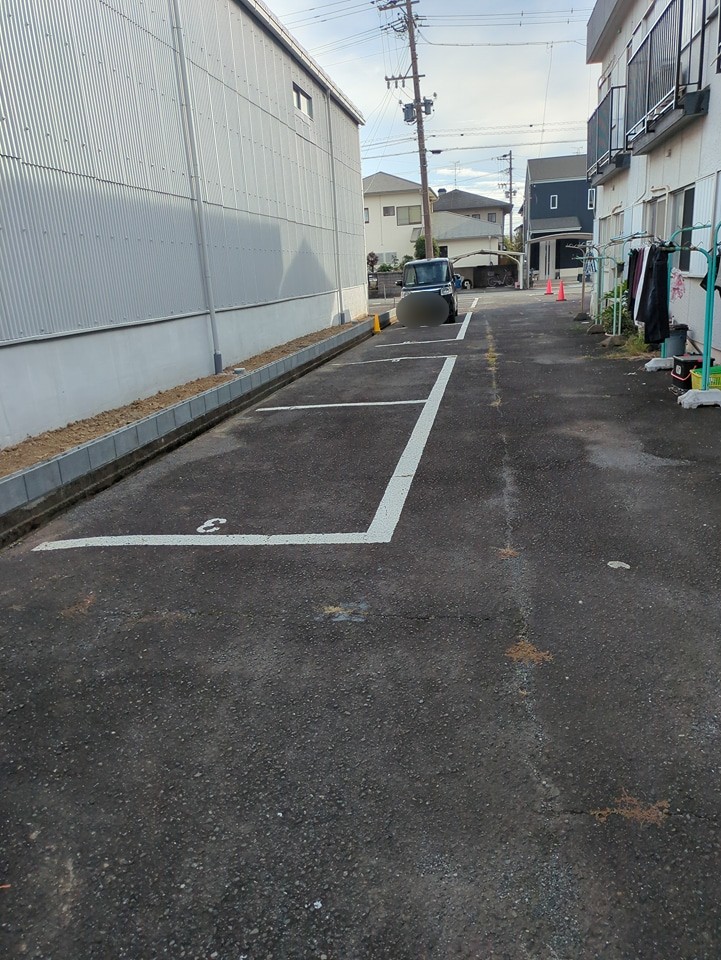 18/21 駐車場
