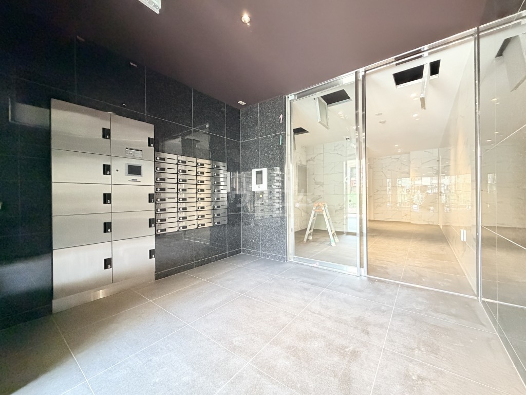 21/30 エントランス