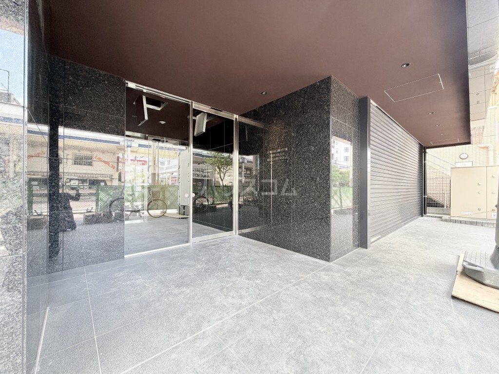 21/30 エントランス