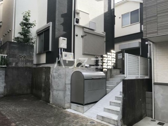 16/20 エントランス