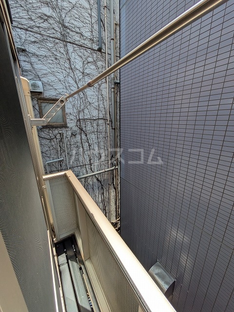 18/27 バルコニー