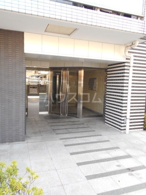 28/30 エントランス