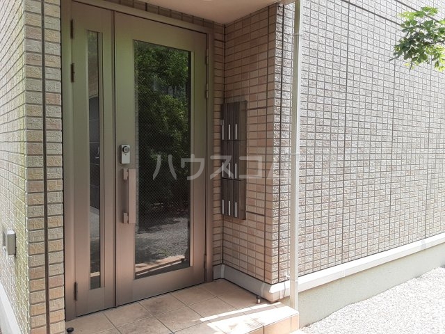 23/29 エントランス