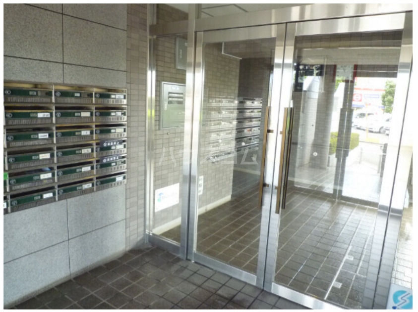 18/21 エントランス