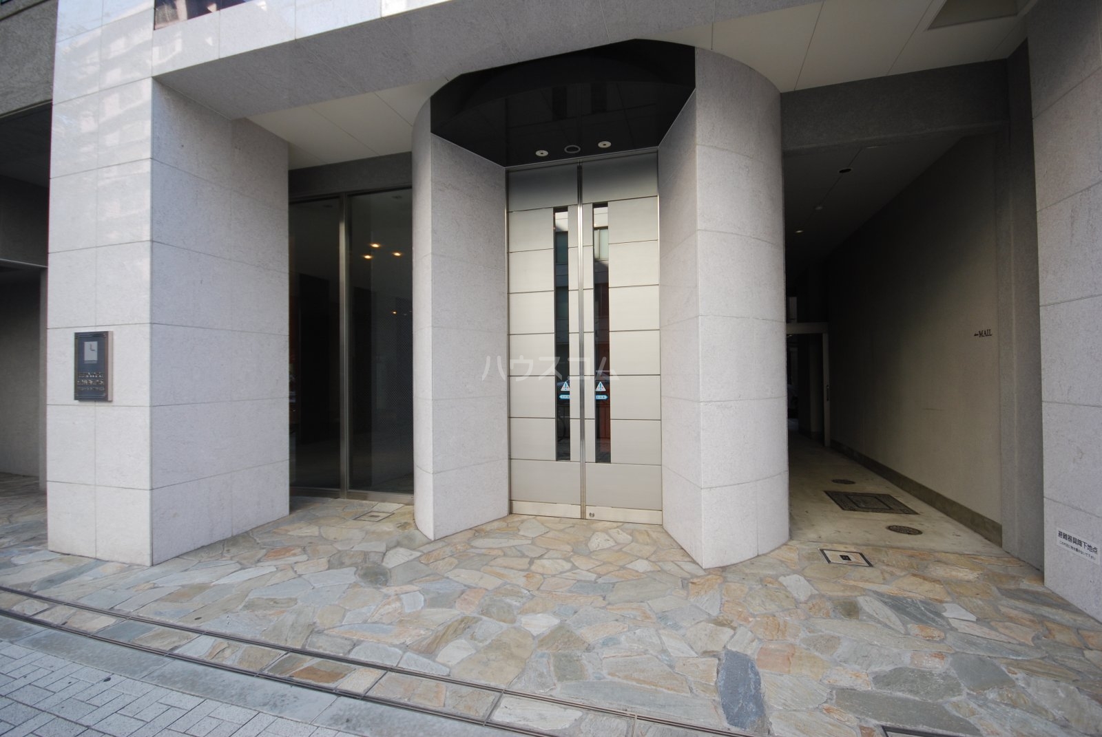 15/22 エントランス