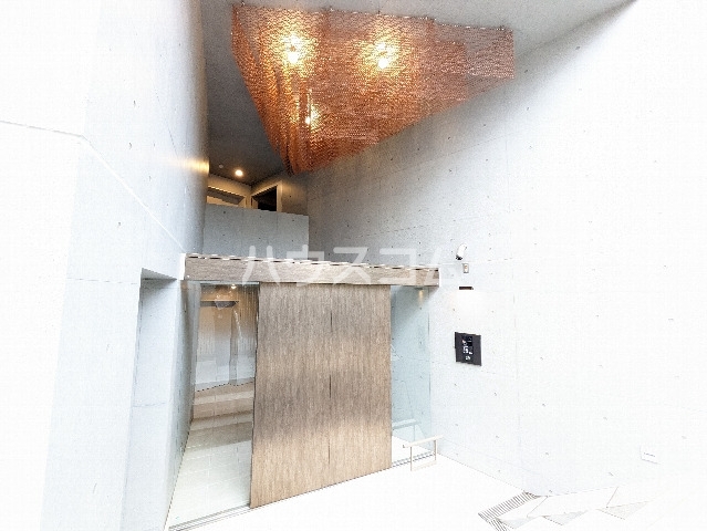 23/29 エントランス