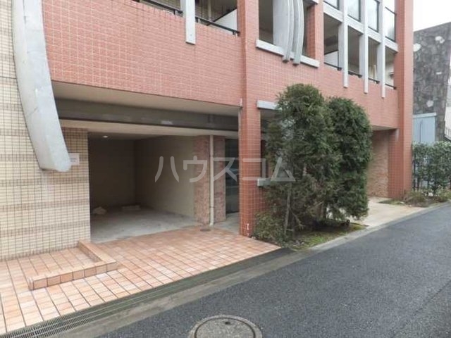 21/30 エントランス